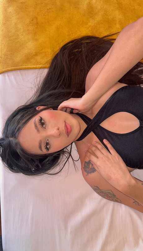 Naakte gelekte OnlyFans-foto van Nicolecastellanos2