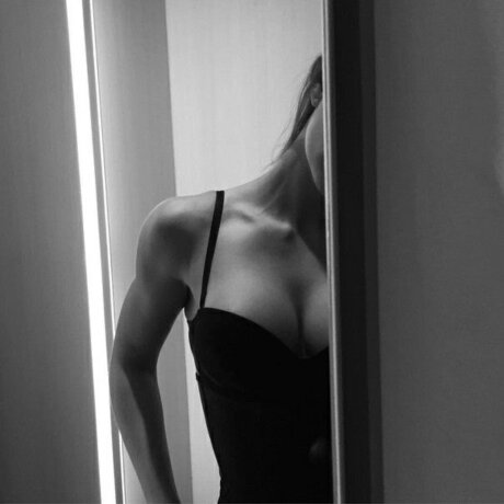 Naakte gelekte OnlyFans-foto van Ira18