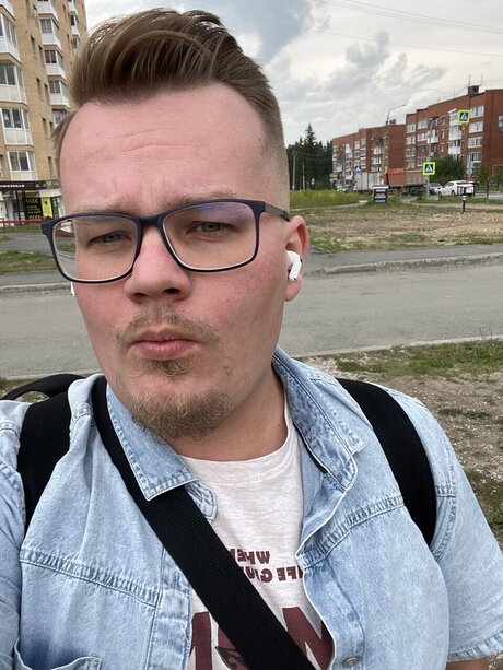 Naakte gelekte OnlyFans-foto van Roman Unicorn