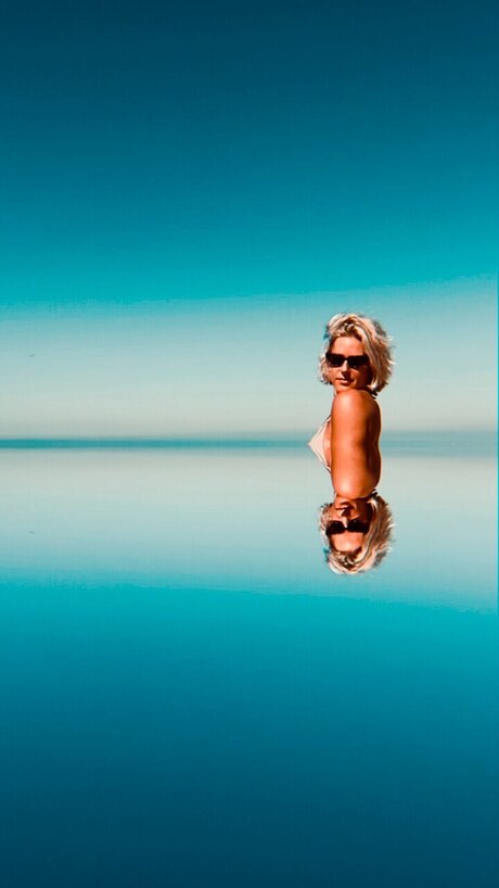 Naakte gelekte OnlyFans-foto van V The Naked Yogi