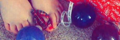 Naakte gelekte OnlyFans-foto van Lil Miss Pretty Feet