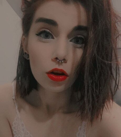 Naakte gelekte OnlyFans-foto van Little Satana