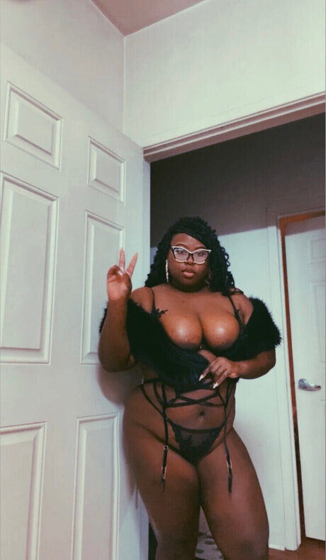 Naakte gelekte OnlyFans-foto van Bilquisbilquis
