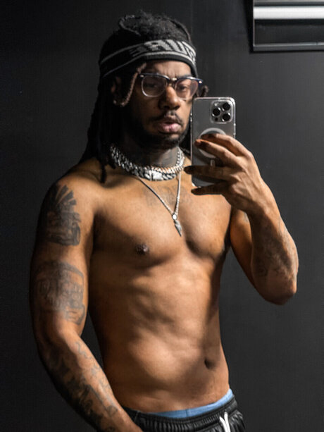 Naakte gelekte OnlyFans-foto van Luke