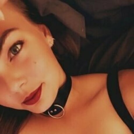 Naakte gelekte OnlyFans-foto van Redvelvetinex
