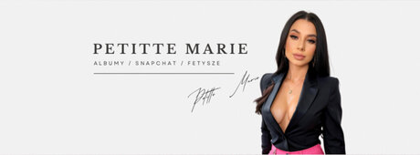 Naakte gelekte OnlyFans-foto van Petite Marie