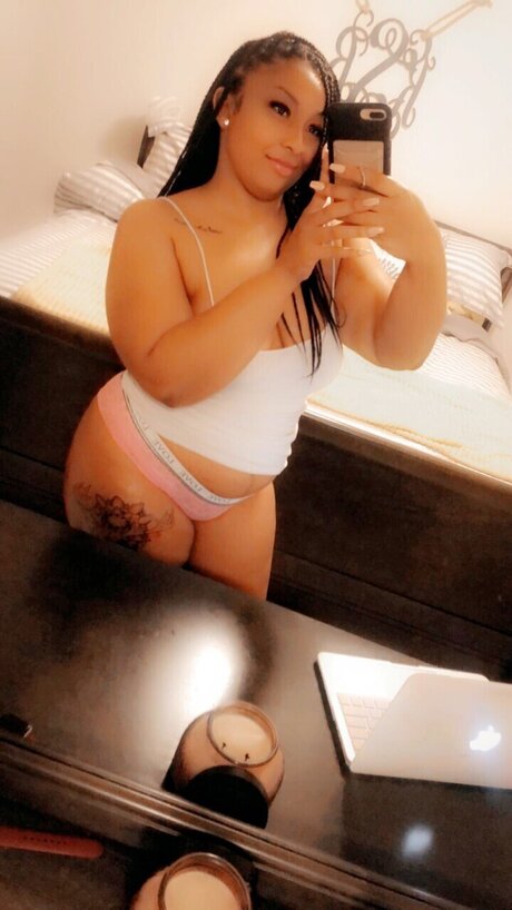 Naakte gelekte OnlyFans-foto van Redbabyy94