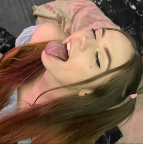 Naakte gelekte OnlyFans-foto van Your Kitten 
