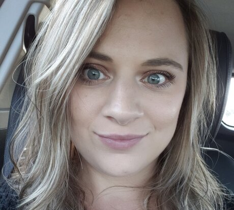 Naakte gelekte OnlyFans-foto van Stephanie