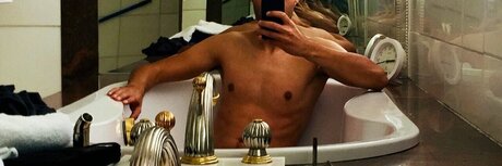 Naakte gelekte OnlyFans-foto van Chino