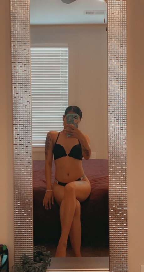 Naakte gelekte OnlyFans-foto van Gracielu 