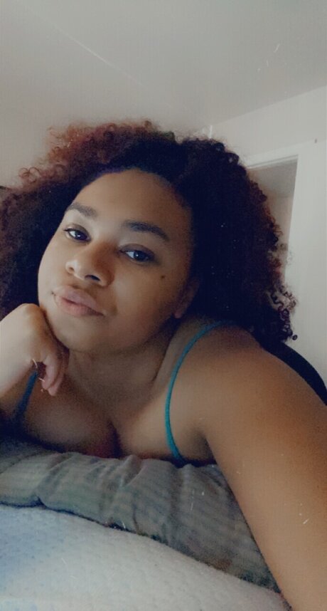 Naakte gelekte OnlyFans-foto van Sassyred