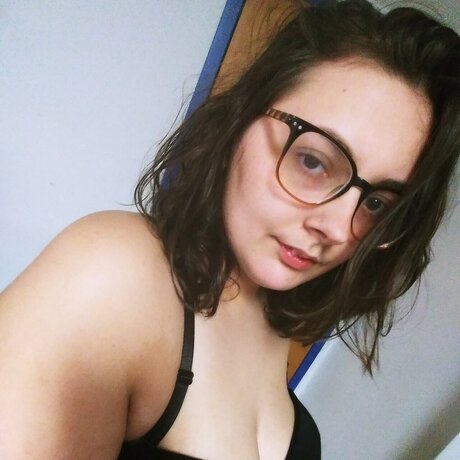 Naakte gelekte OnlyFans-foto van Peaches