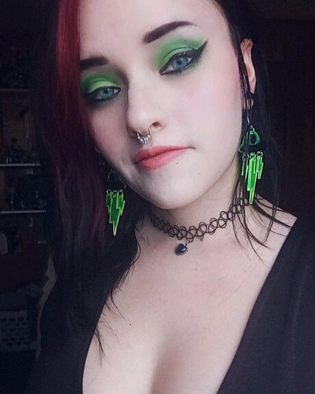 Naakte gelekte OnlyFans-foto van Themazikeen