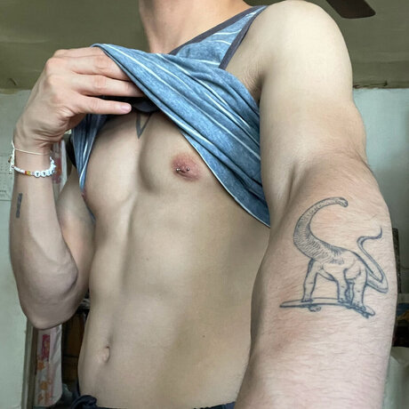 Naakte gelekte OnlyFans-foto van Antonio Cierra