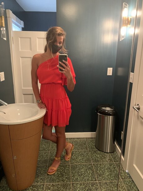Naakte gelekte OnlyFans-foto van Lillie Claremont