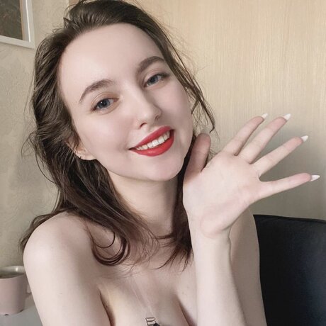 Naakte gelekte OnlyFans-foto van Sophia Volzhenskaia