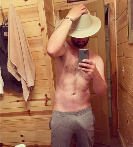 Naakte gelekte OnlyFans-foto van Colin