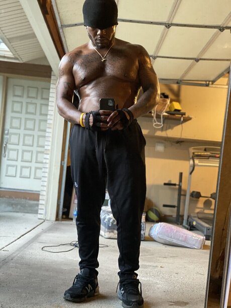 Naakte gelekte OnlyFans-foto van Mrincredible