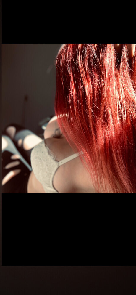 Naakte gelekte OnlyFans-foto van Kiikiie