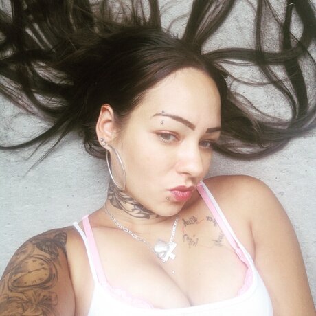 Naakte gelekte OnlyFans-foto van Caramel Angel
