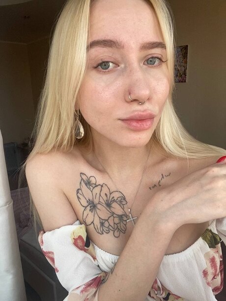 Naakte gelekte OnlyFans-foto van Vlada