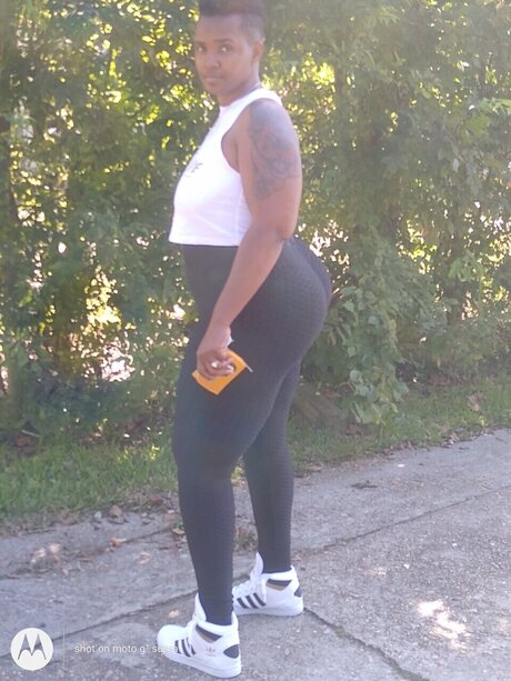 Naakte gelekte OnlyFans-foto van Browncheeks