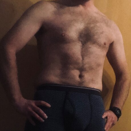Naakte gelekte OnlyFans-foto van Dadbod