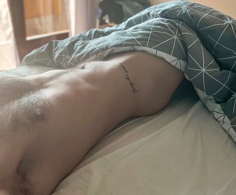 Naakte gelekte OnlyFans-foto van Luchinovolgare