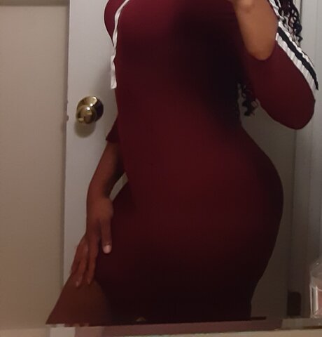 Naakte gelekte OnlyFans-foto van Egyptdadivinegoddess