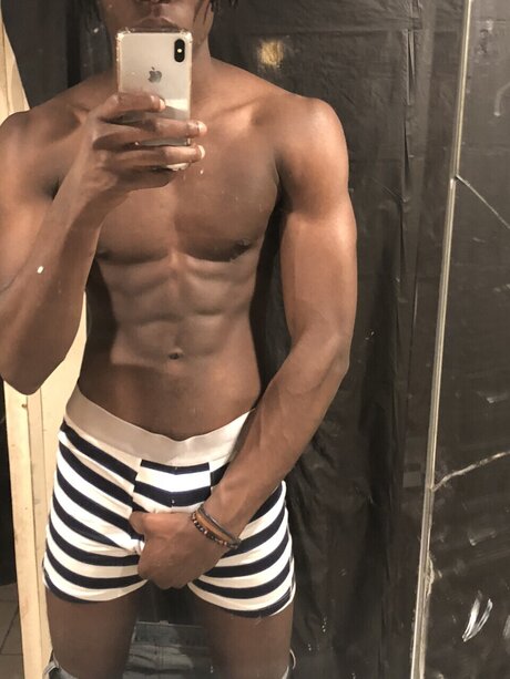 Naakte gelekte OnlyFans-foto van Iamshiesty