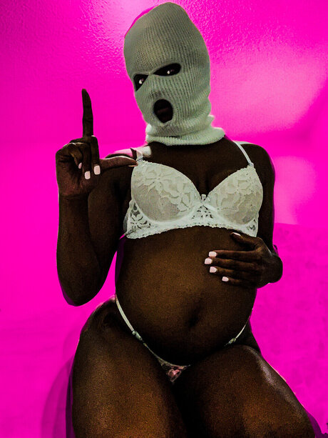 Naakte gelekte OnlyFans-foto van Superiorebonyy