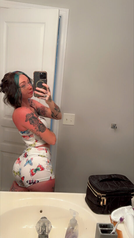 Naakte gelekte OnlyFans-foto van Kay