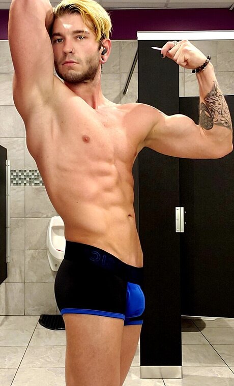 Naakte gelekte OnlyFans-foto van Leo Loss Free