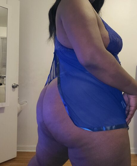 Naakte gelekte OnlyFans-foto van Rosey