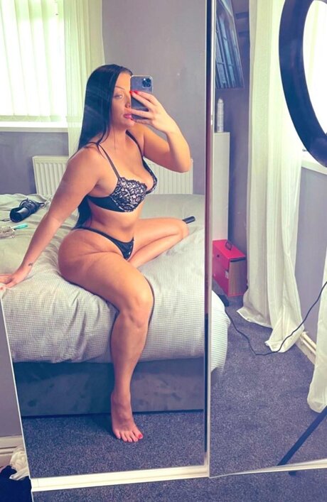 Naakte gelekte OnlyFans-foto van Sexy Pussy