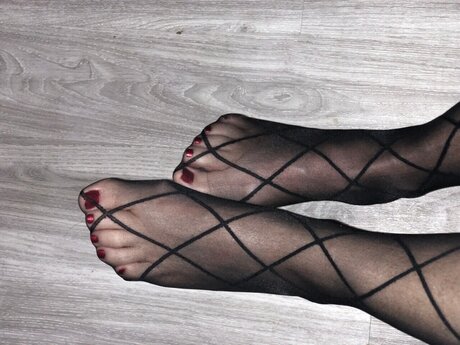 Naakte gelekte OnlyFans-foto van Sexysoftfeet