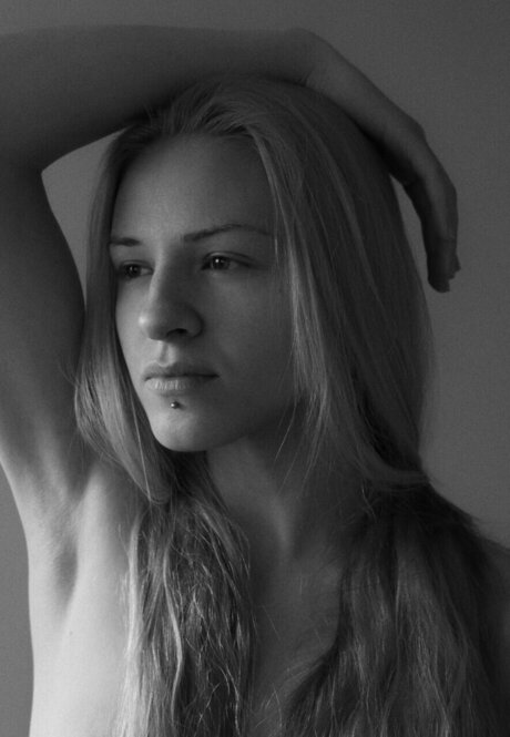Naakte gelekte OnlyFans-foto van Sapphira
