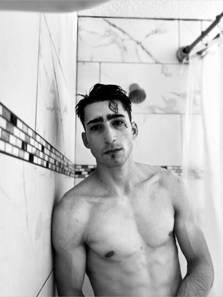 Naakte gelekte OnlyFans-foto van Nate Newman