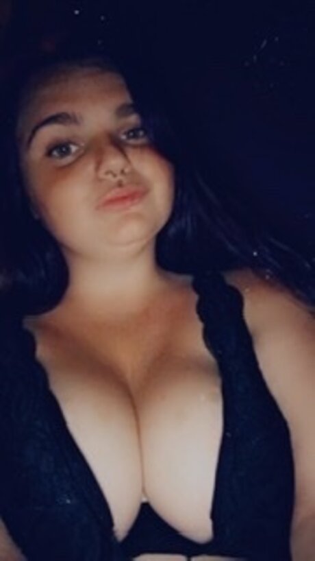 Naakte gelekte OnlyFans-foto van Cheyeanne Faelynn