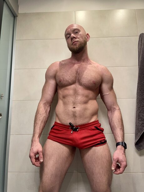 Naakte gelekte OnlyFans-foto van Max Torobull