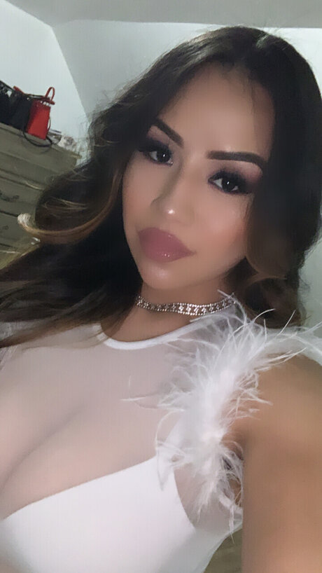 Naakte gelekte OnlyFans-foto van Pocahontas22
