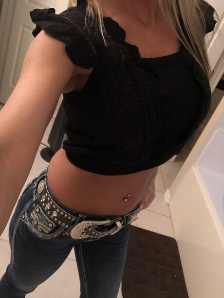 Naakte gelekte OnlyFans-foto van Mayann