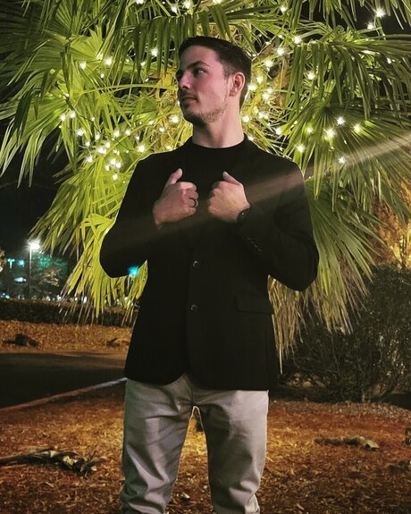 Naakte gelekte OnlyFans-foto van Scott