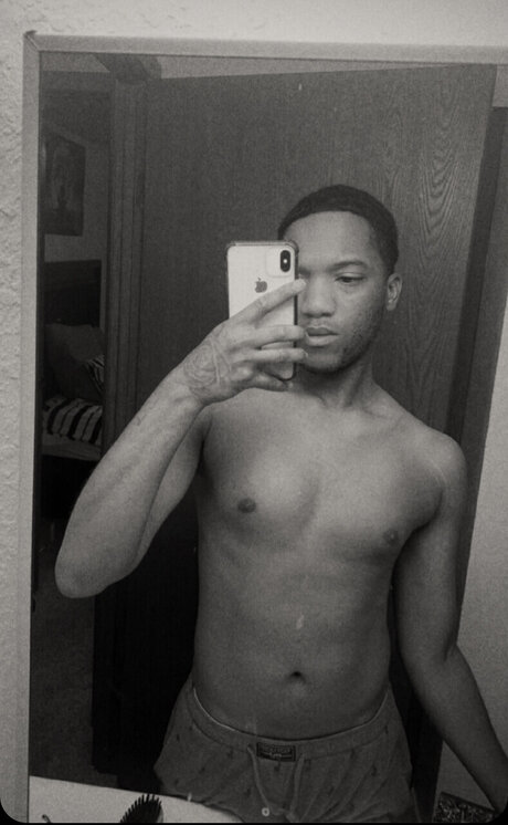 Naakte gelekte OnlyFans-foto van Rocket 