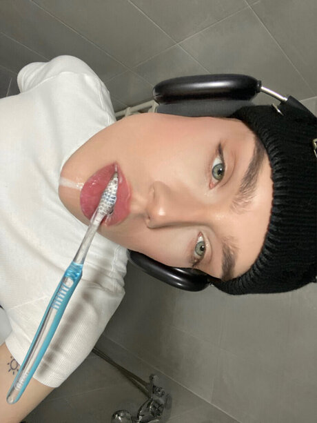 Naakte gelekte OnlyFans-foto van Lukas