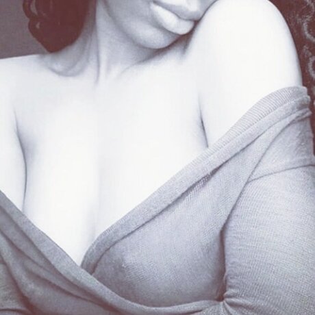 Naakte gelekte OnlyFans-foto van Queenlonewolf