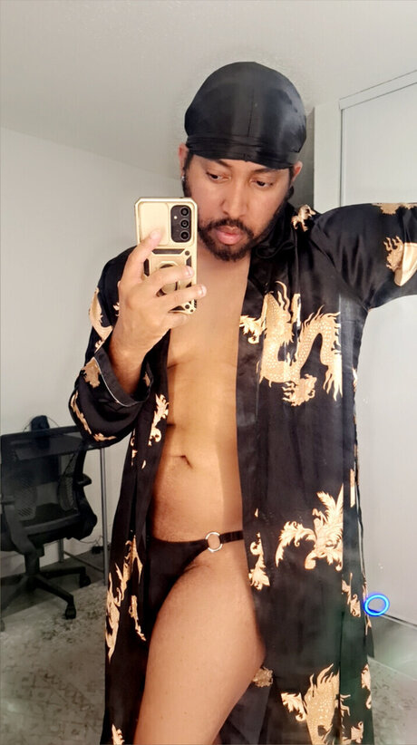 Naakte gelekte OnlyFans-foto van Ace Caramel