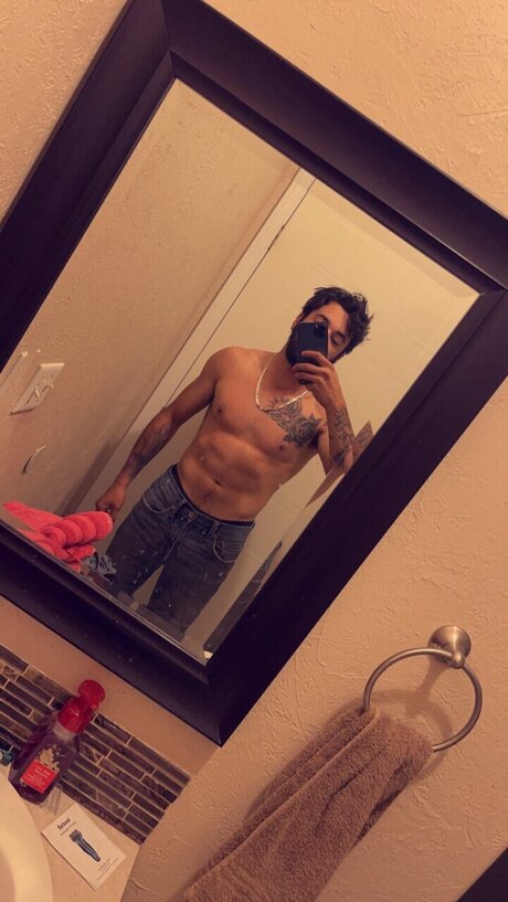 Naakte gelekte OnlyFans-foto van Johnny