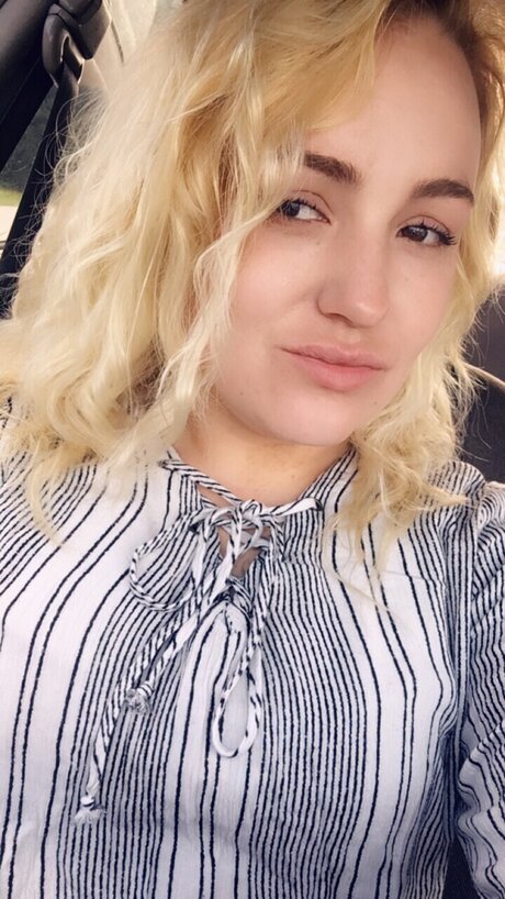 Naakte gelekte OnlyFans-foto van Lenababy25